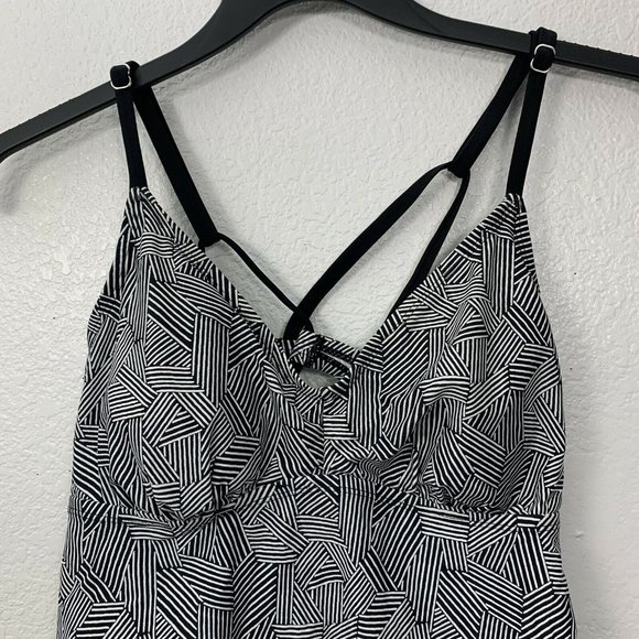 Isabel Maternity Geometric Tankini Swim Top Criss Cross Back - Picture 2 of 11